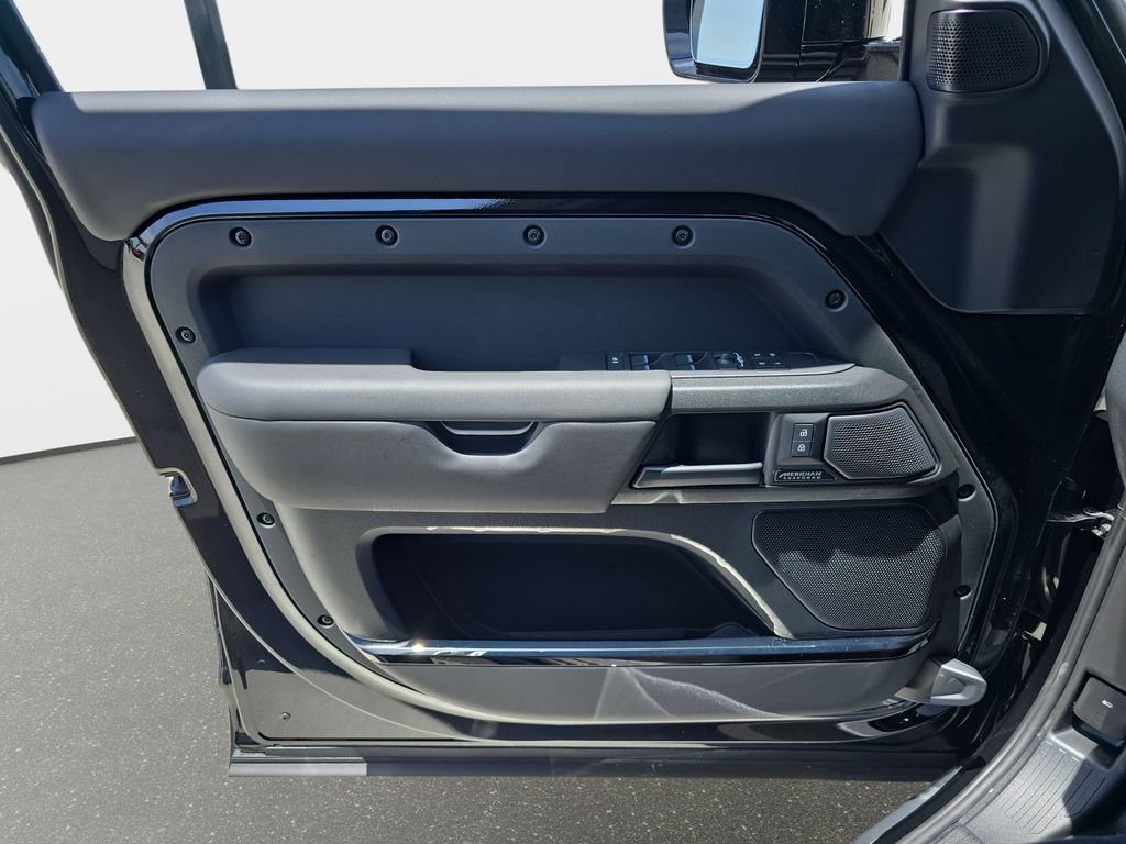 New 2026 Narvik Black Land Rover OCTA Black image 28