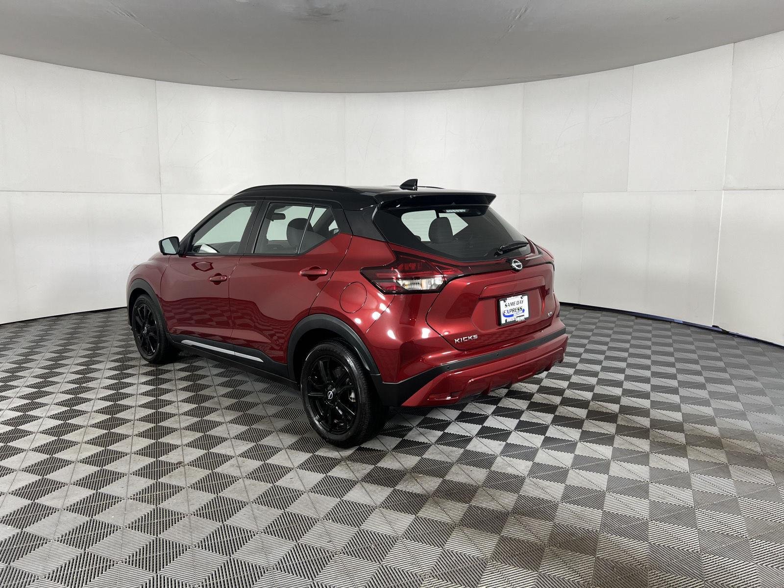 Used 2024 Super Black Nissan SR image 3
