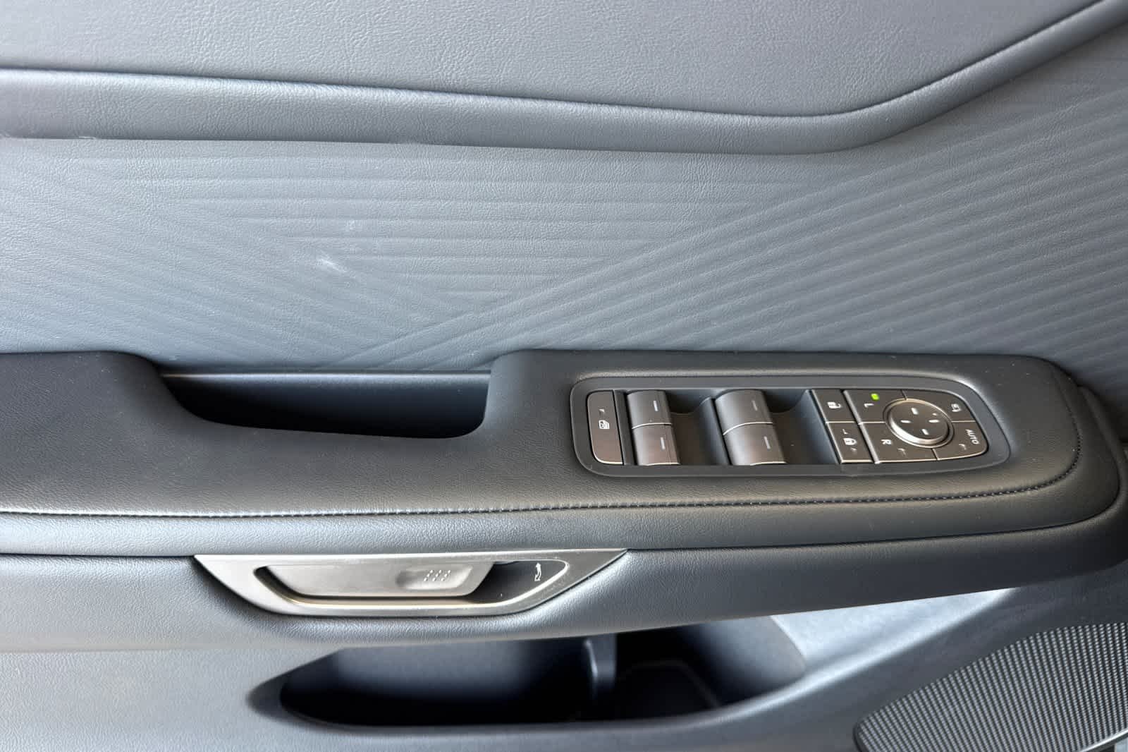New 2026 Iridium Lexus ES 350e PREMIUM image 12
