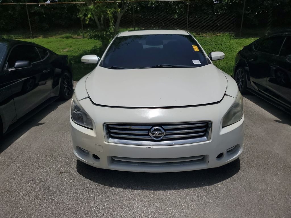 Used 2013 White Nissan 3.5 SV image 2