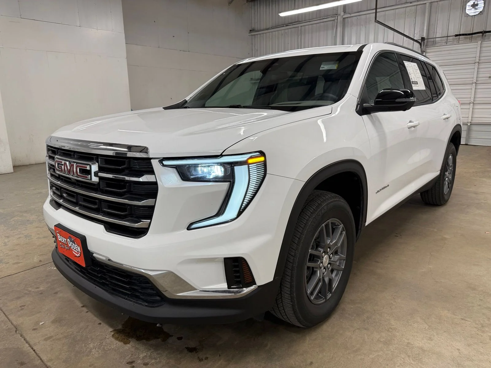 Used 2025 White GMC Elevation image 3