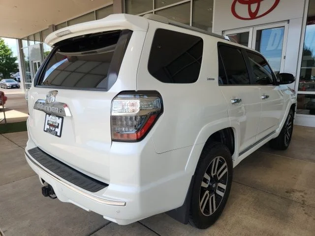 Certified Used 2016  Toyota Limited image 13