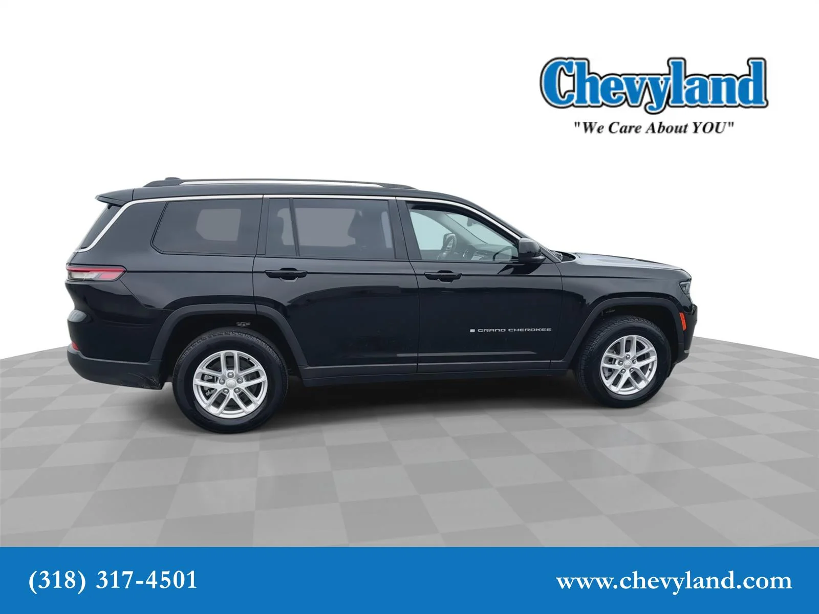 Used 2023 Diamond Black Crystal Pearlcoat Jeep Laredo image 9