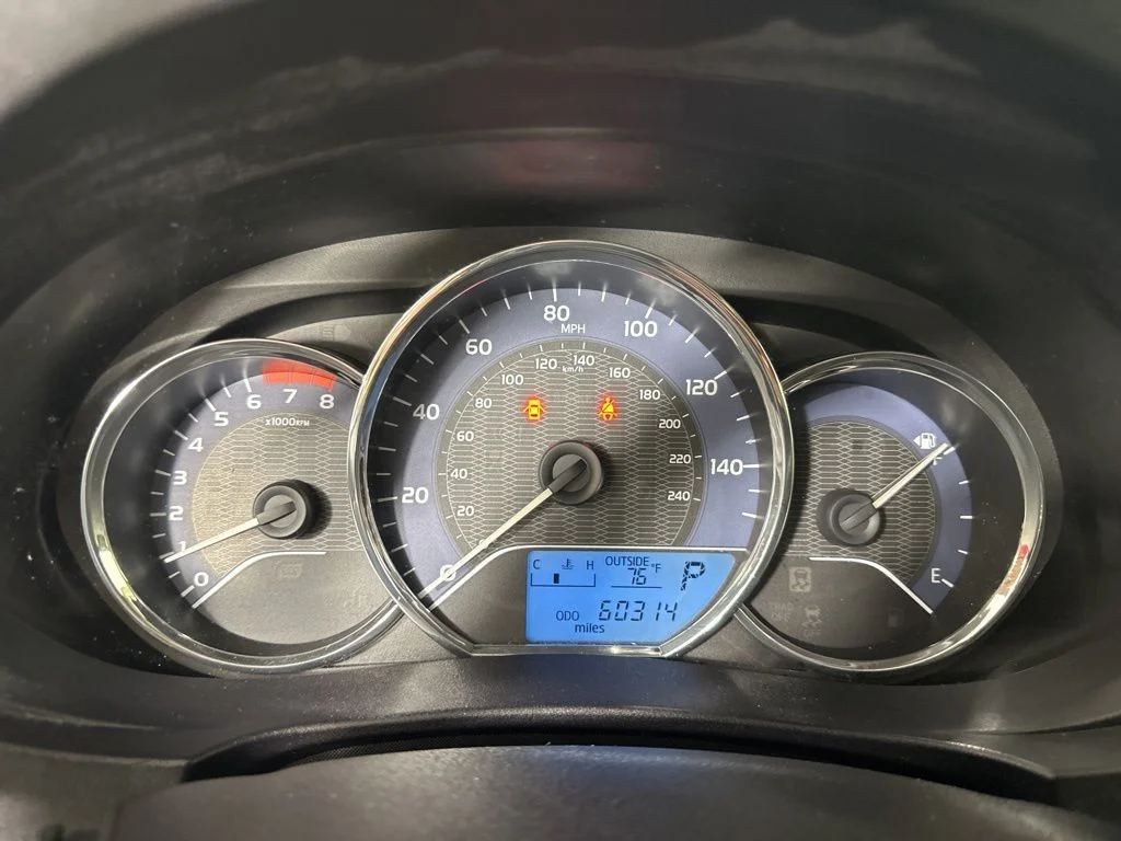 Used 2015 Brown Toyota LE image 19