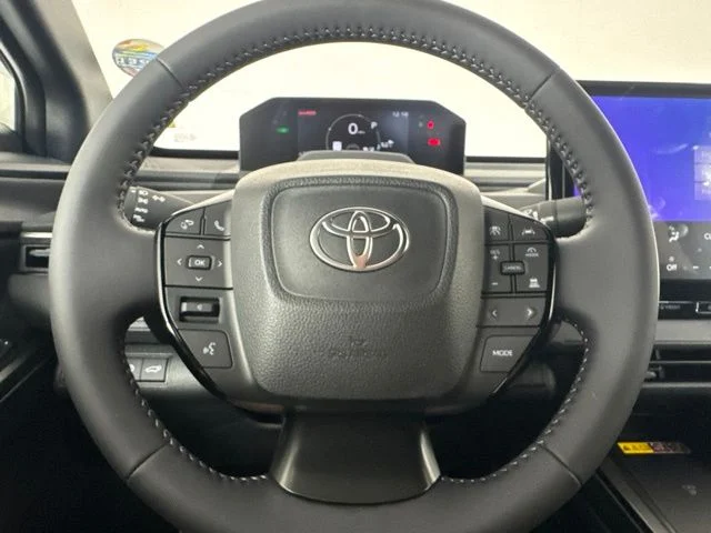 New 2026 Wind Chill Pearl <sup>1</sup> Toyota  SE image 18