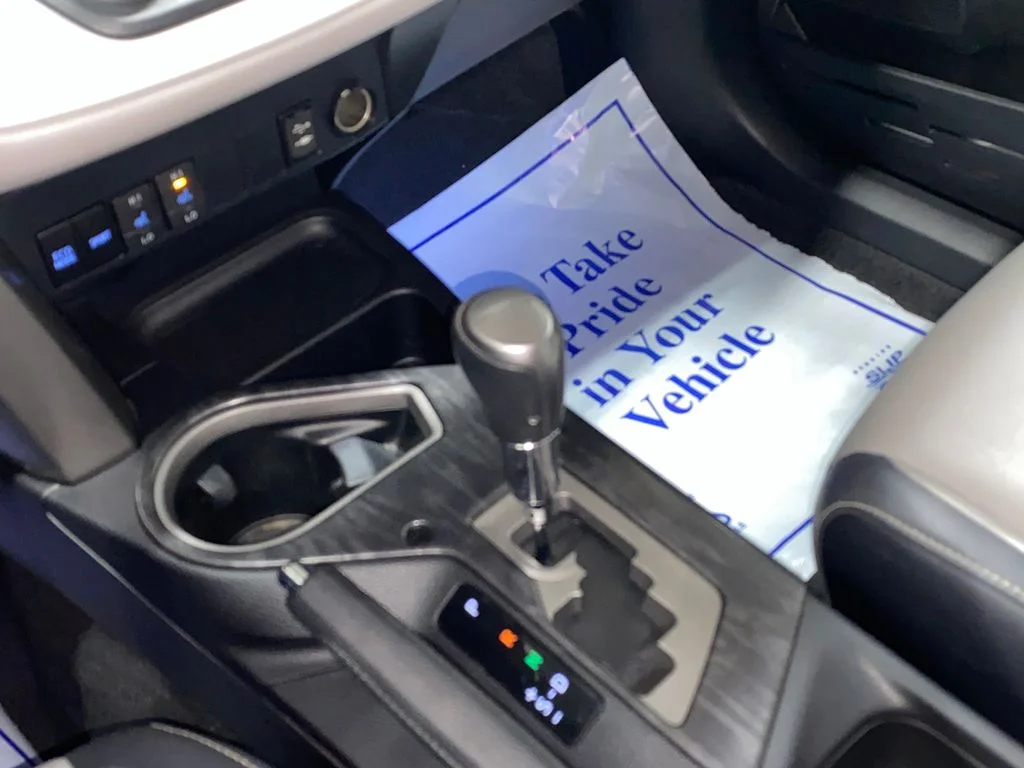 Used 2017 White Toyota Platinum image 22