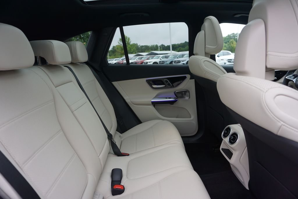 Used 2026 Polar White Mercedes-Benz GLC 300 image 57