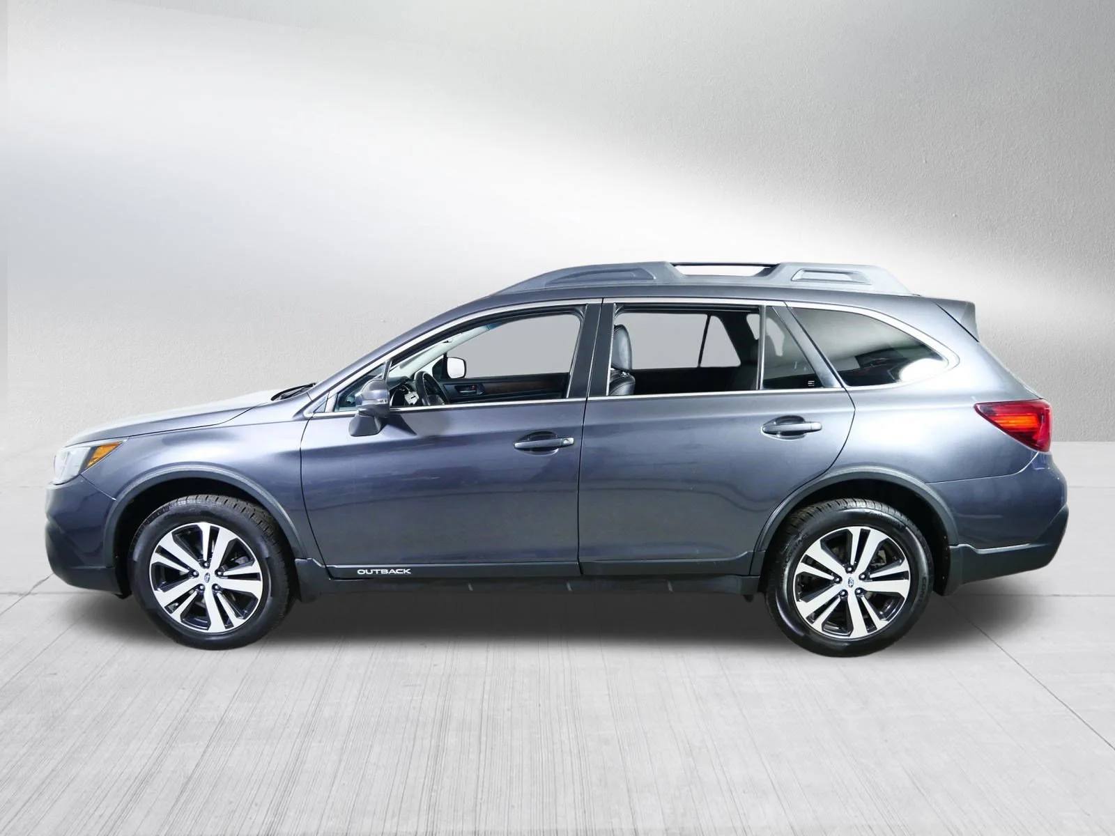 Used 2019 Magnetite Gray Metallic Subaru Limited image 4