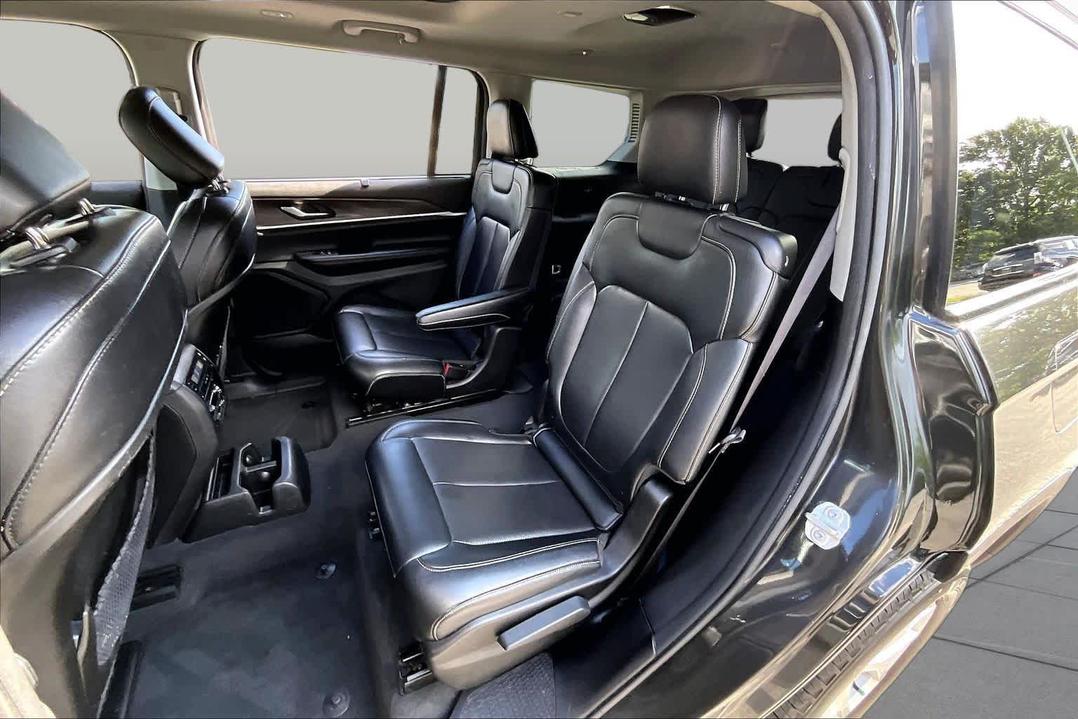 Used 2023 Rocky Mountain Pearlcoat Jeep Limited image 20
