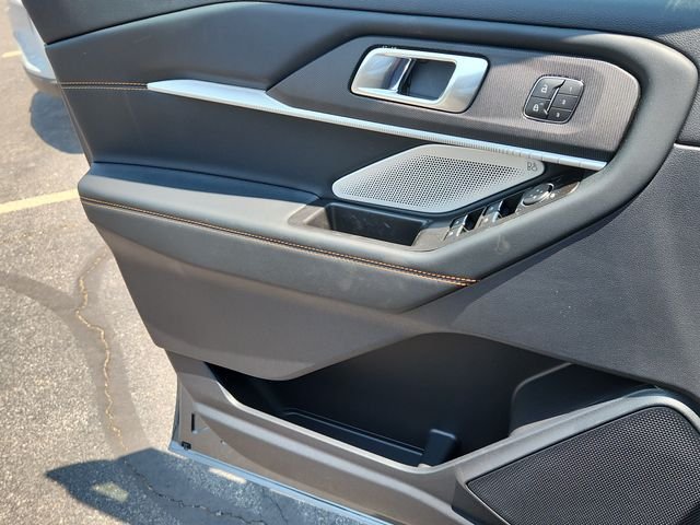 New 2026 Carbonized Gray Metallic Ford Tremor® image 7