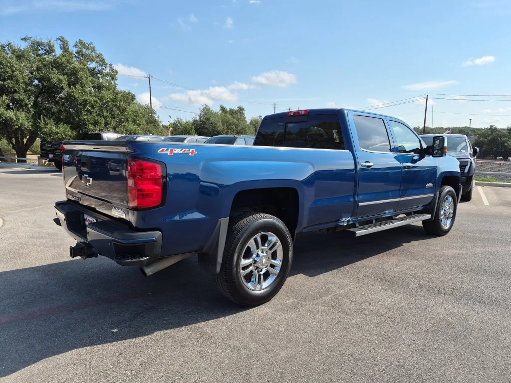 Used 2016 DEEP OCEAN BLUE METALLIC Chevrolet High Country image 9