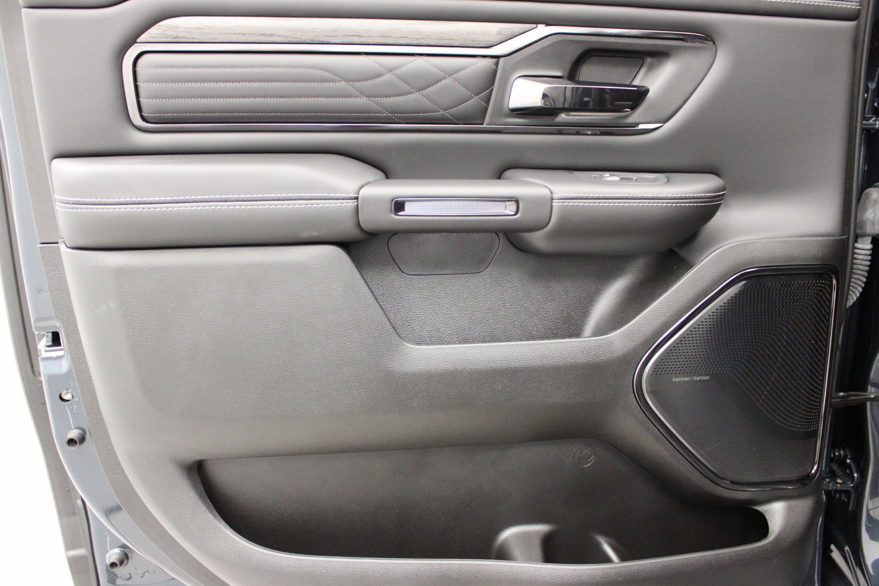 2026 RAM 1500 Limited - Photo 28
