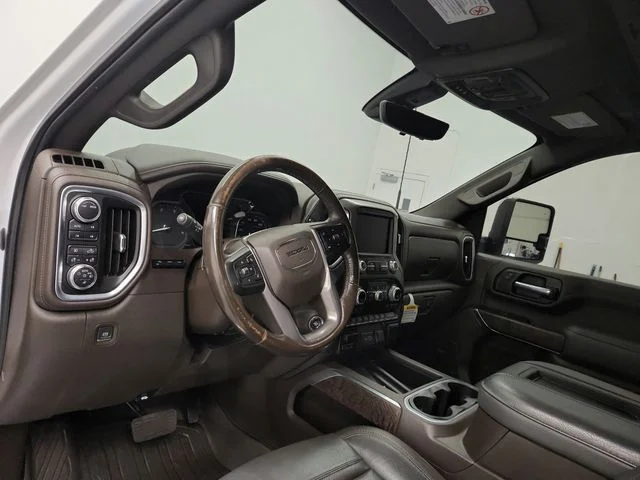 Used 2022 White GMC Denali image 35