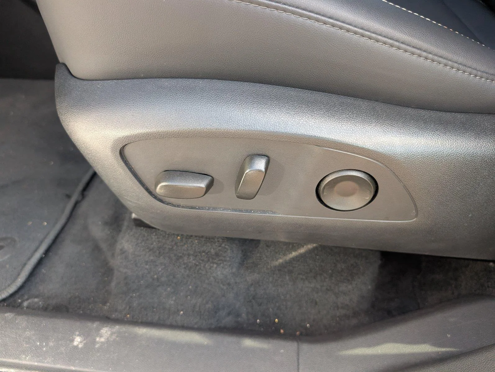Used 2026 Summit White GMC Elevation image 14