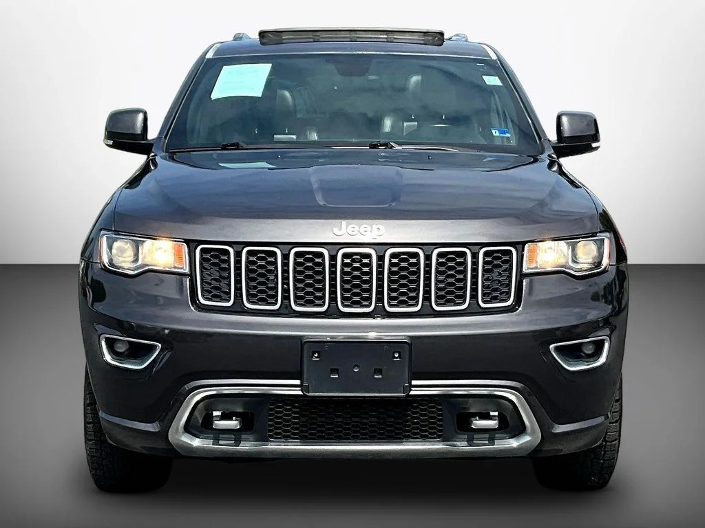 Used 2018 Crystal Metallic Jeep Limited image 2