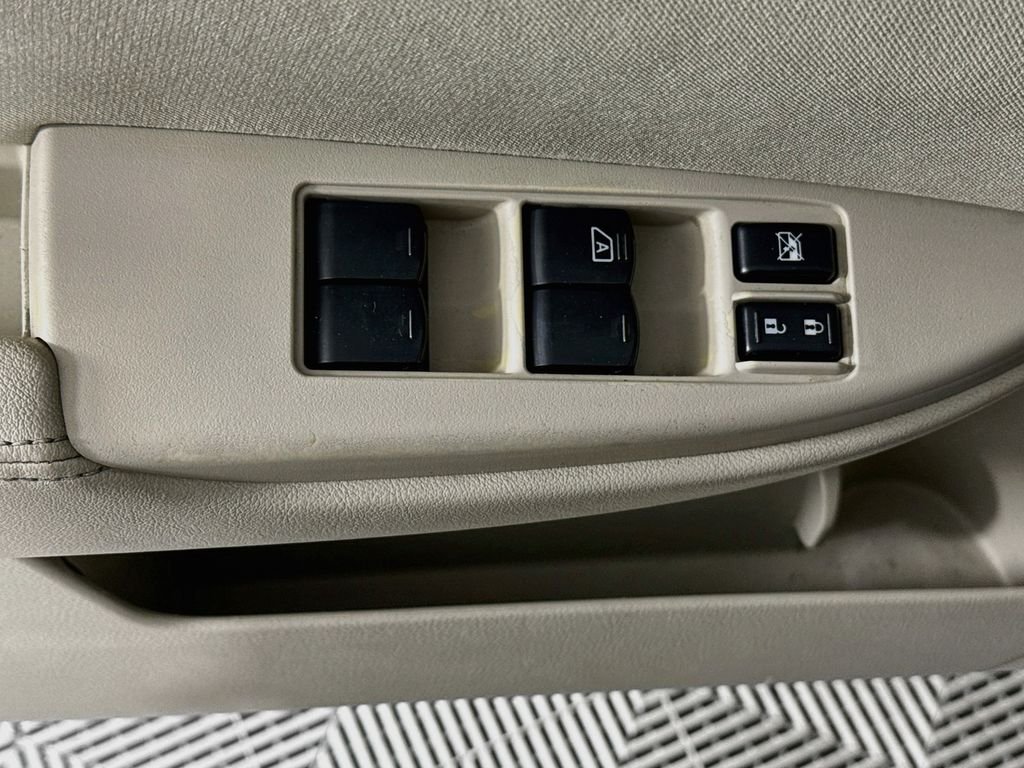 Used 2012 Black Subaru 2.5i Premium image 17