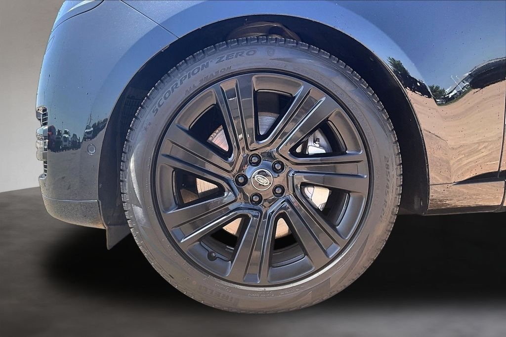 Used 2023 Black Land Rover SE image 8