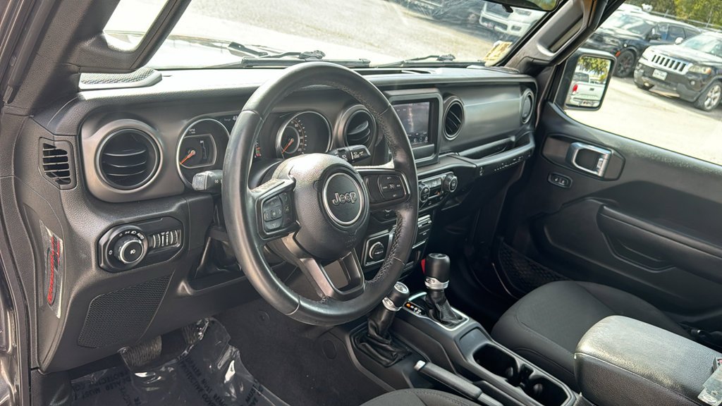 Used 2022 Gray Jeep Sport S image 12