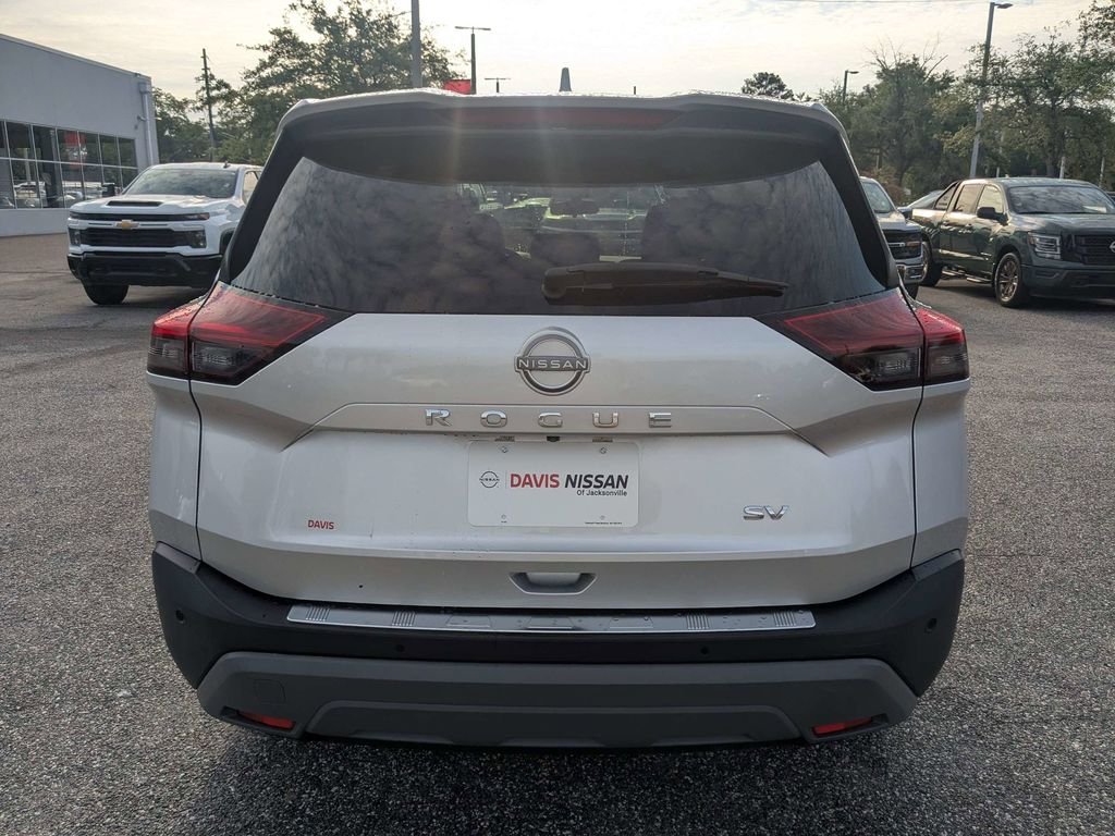 Used 2023 Silver Nissan SV image 5