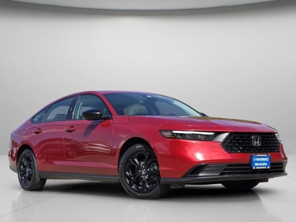 Used 2025 Red Honda SE image 2