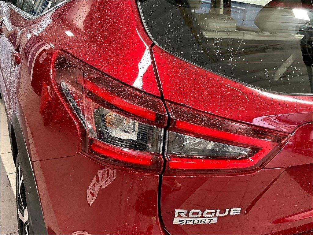 Used 2021 Red Nissan SL image 33