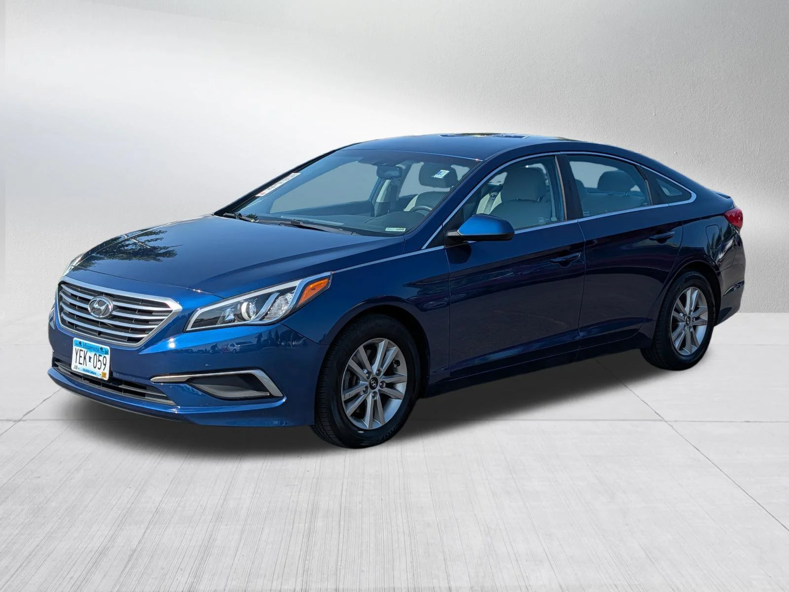 Used 2016 Lakeside Blue Hyundai 2.4L SE image 3