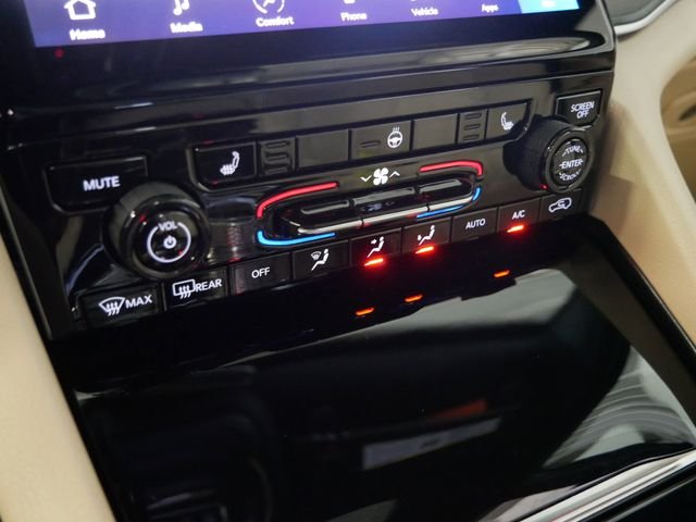 Certified Used 2025 Metallic Jeep Limited image 19