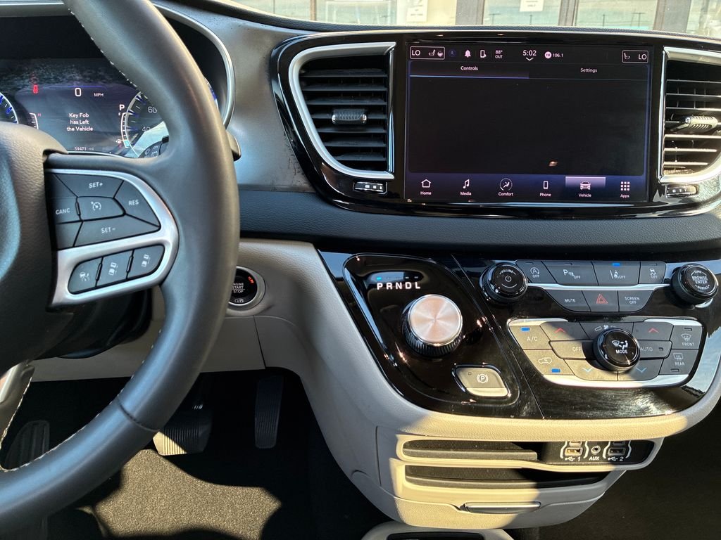 Used 2024 White Chrysler Touring L image 18