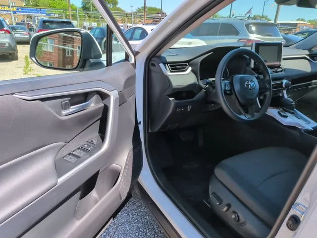 Used 2025 White Toyota XLE image 11