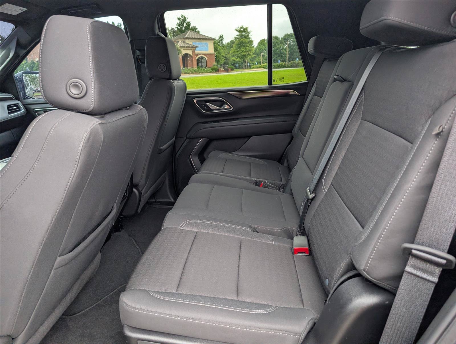 2024 GMC Yukon SLE - Photo 14