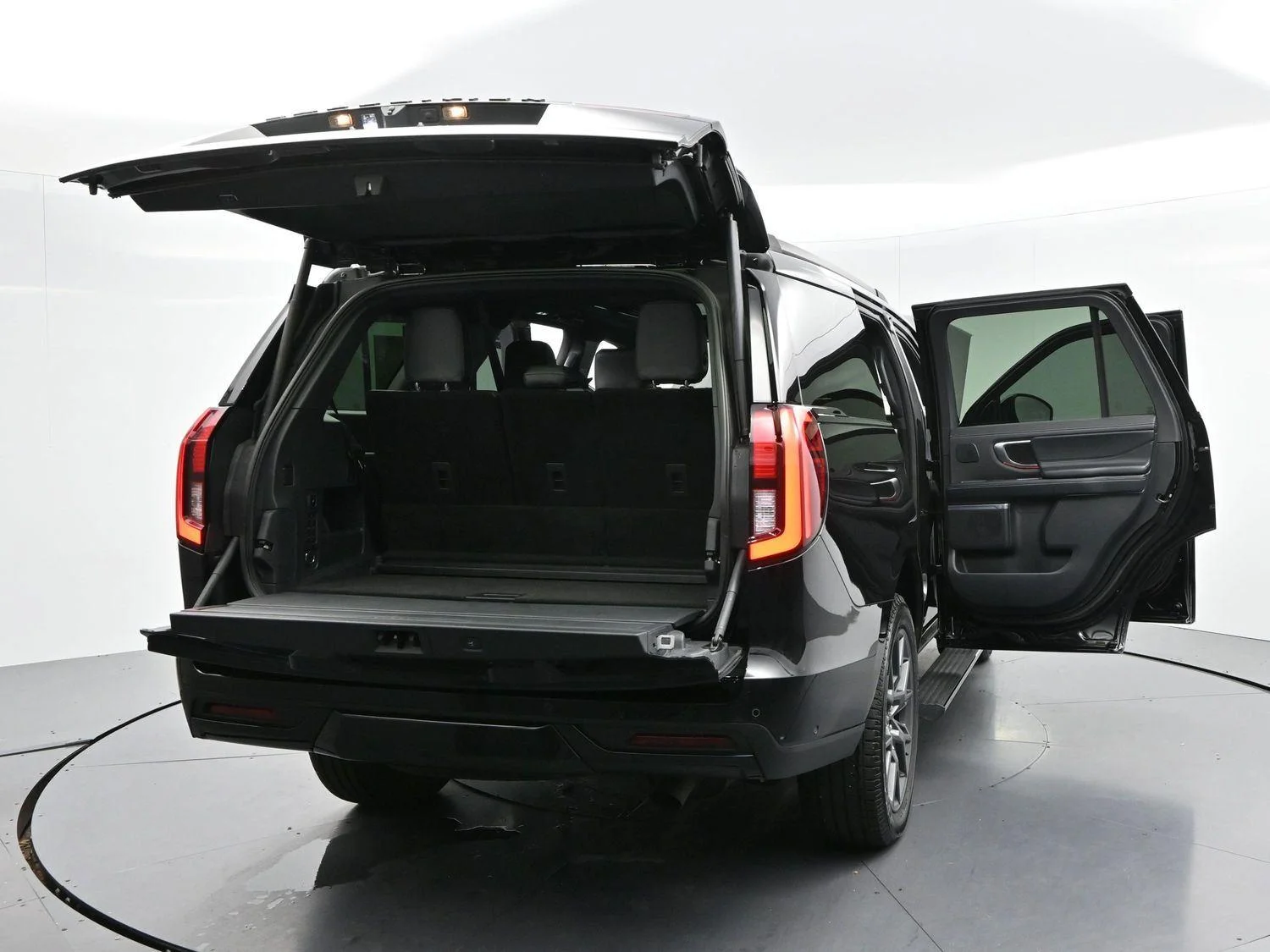 Used 2025 Black Ford Platinum image 57
