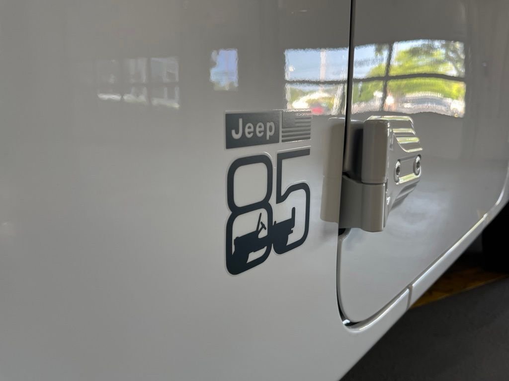 New 2026 Bright White Clear-Coat Exterior Paint Jeep 85th Anniversary Edition image 12