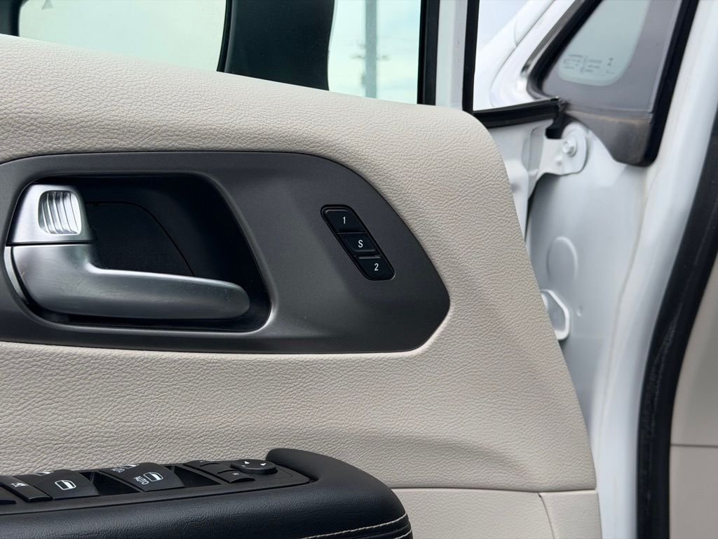 Used 2023 White Chrysler Touring L image 14