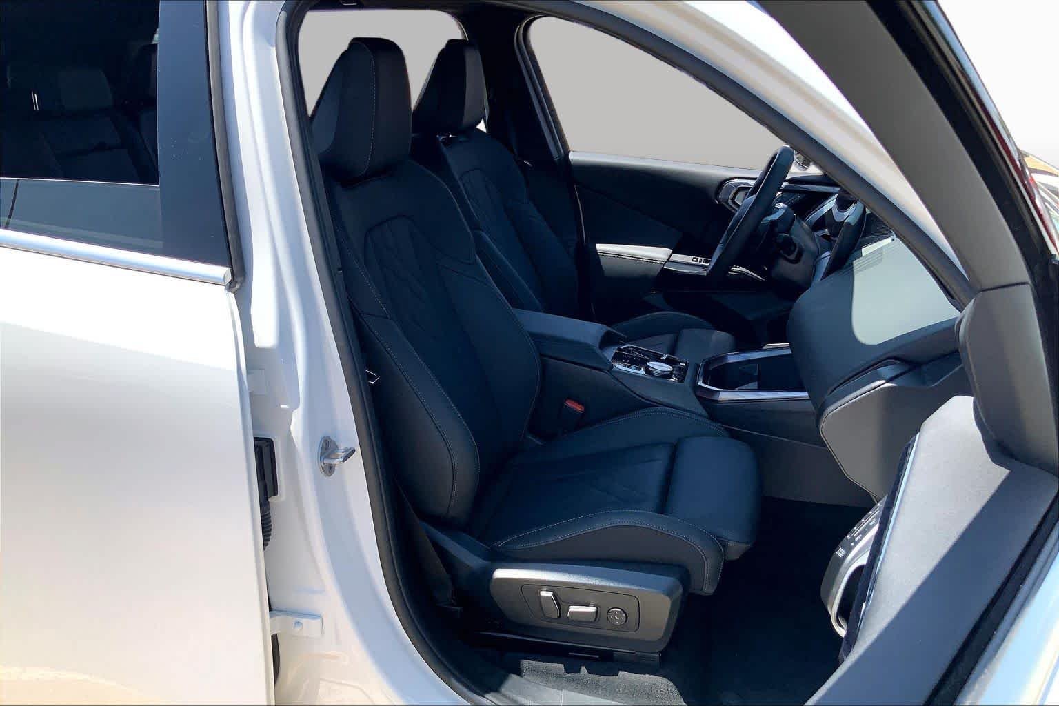2026 BMW X3 30 - Photo 17