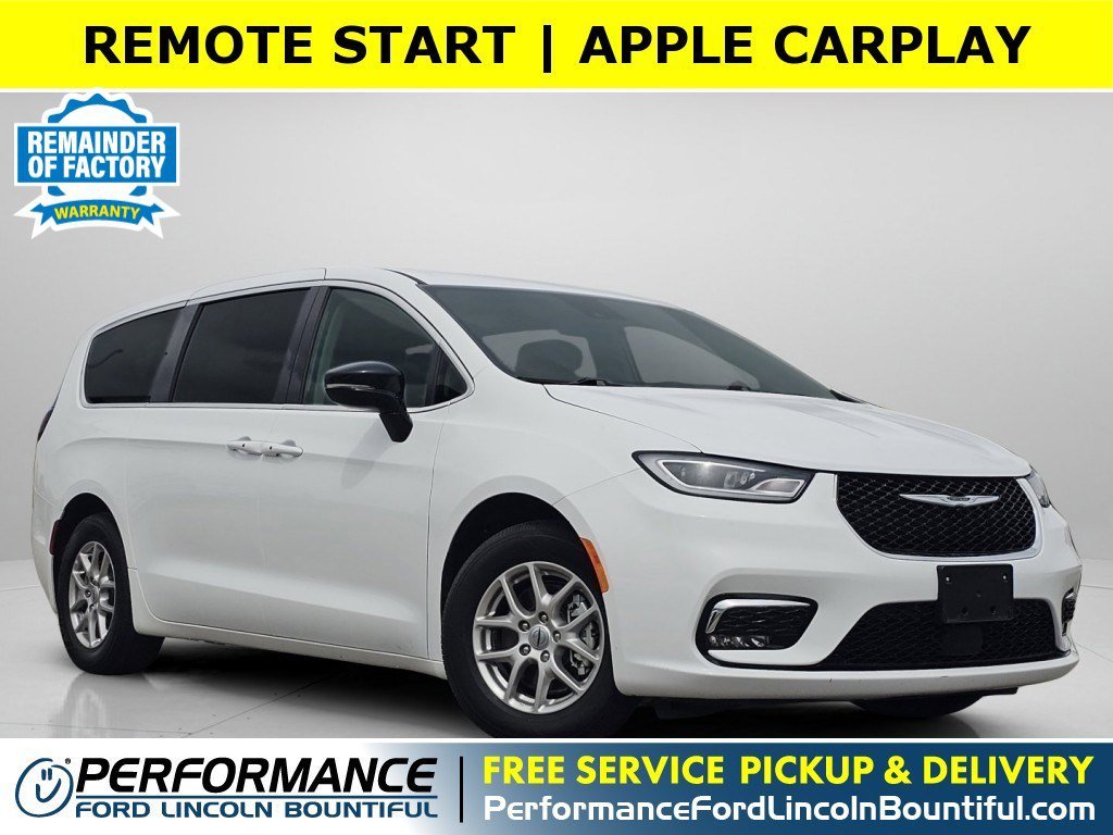 2024 Chrysler Pacifica Touring L's photo