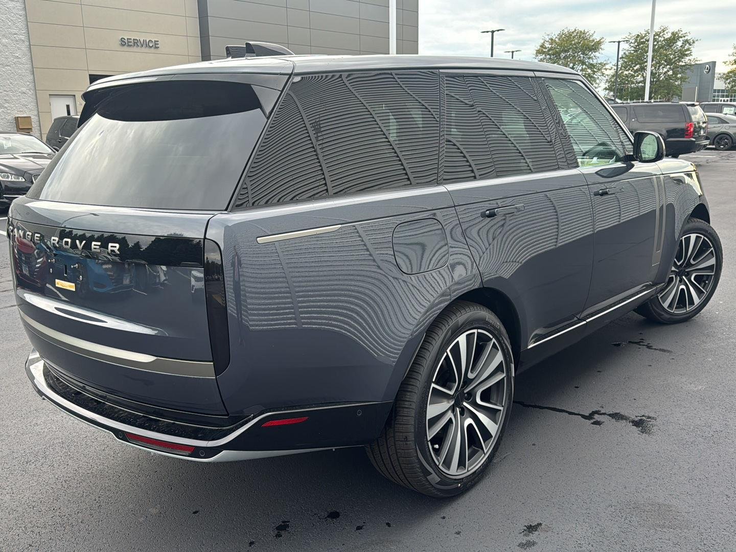 New 2026 Varesine Blue Land Rover SE image 5
