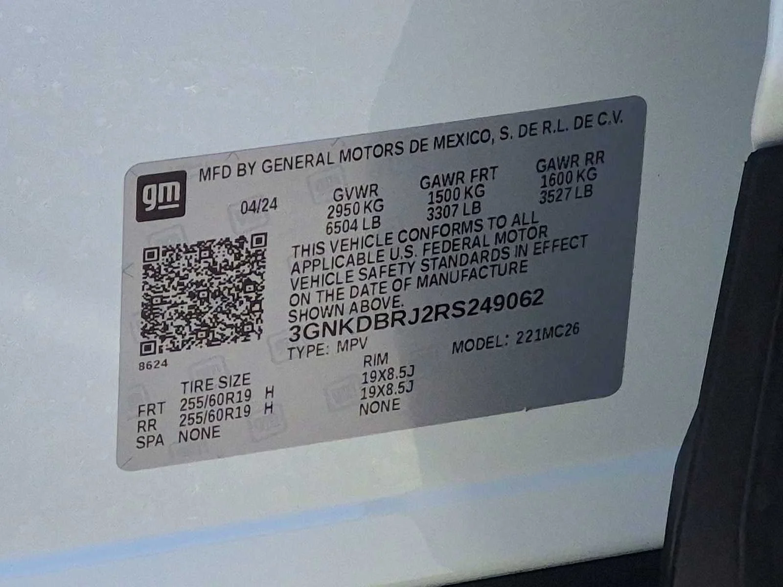 Used 2024 Summit White Chevrolet eAWD LT image 25