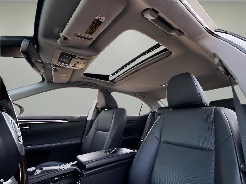 Used 2017 White Lexus 350 image 18
