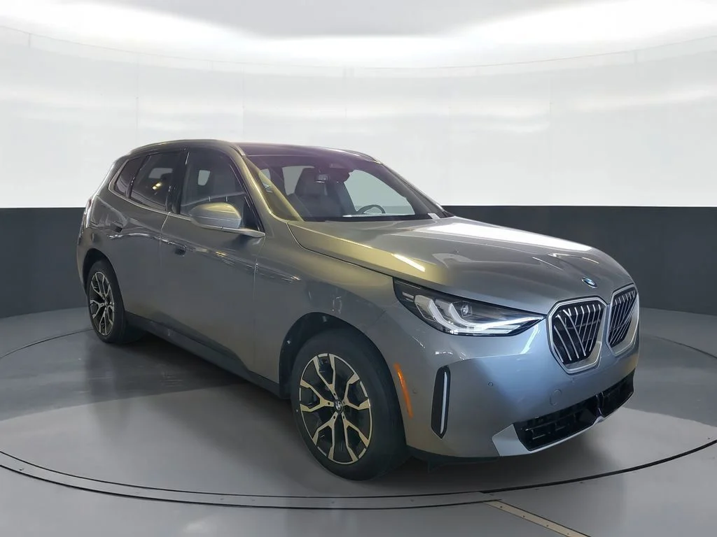 Used 2026 Skyscraper Grey Metallic BMW 30 xDrive image 2