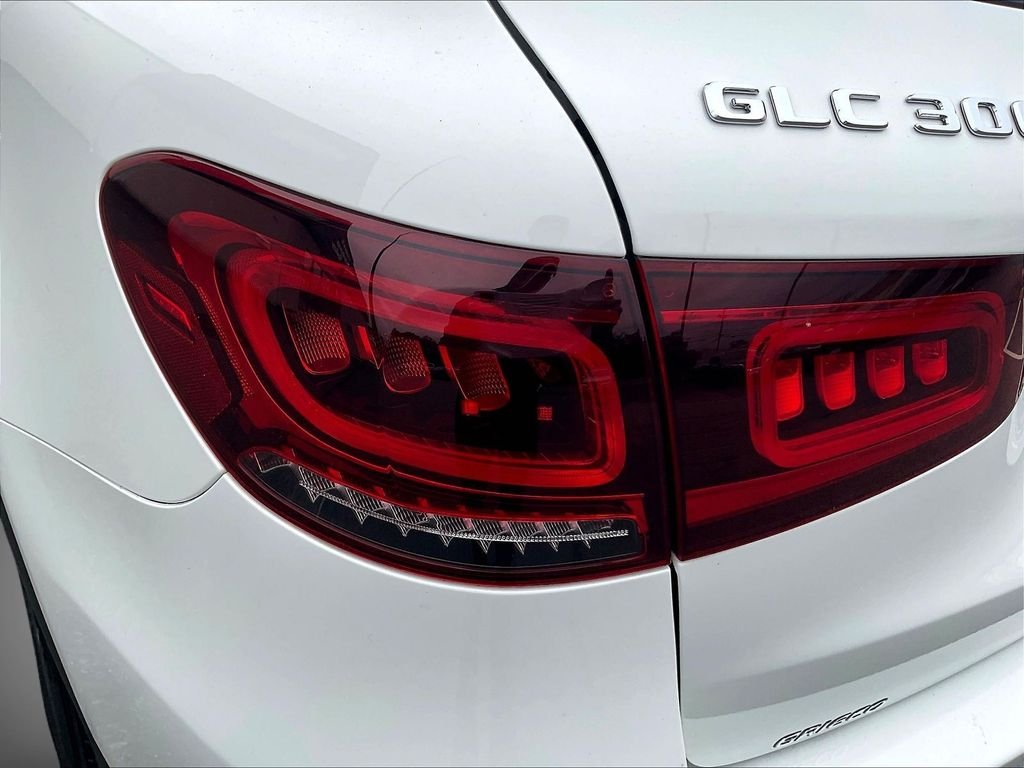 Used 2022 White Mercedes-Benz GLC 300 image 23