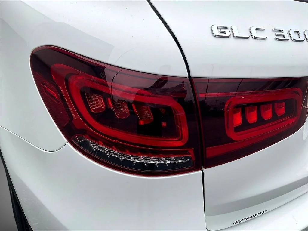 Used 2022 White Mercedes-Benz GLC 300 image 23