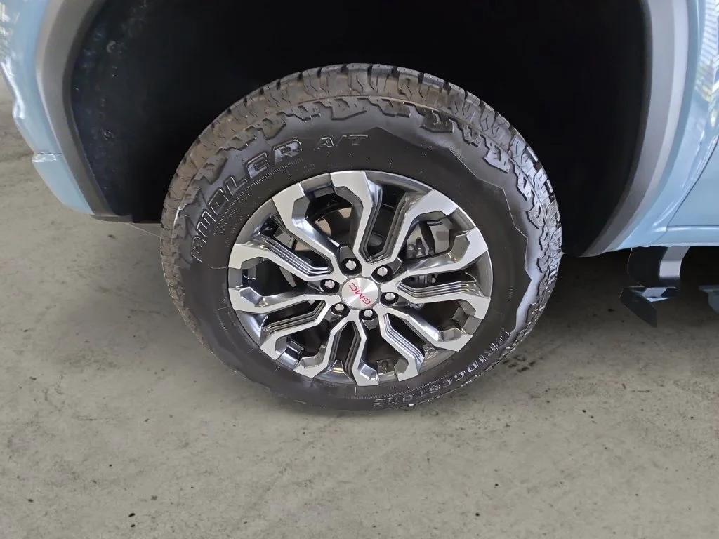 Certified Used 2026 Glacier Metallic GMC Denali image 13