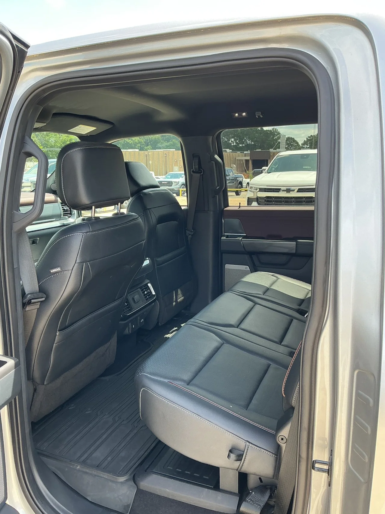 Used 2022 Grey Ford XL image 11