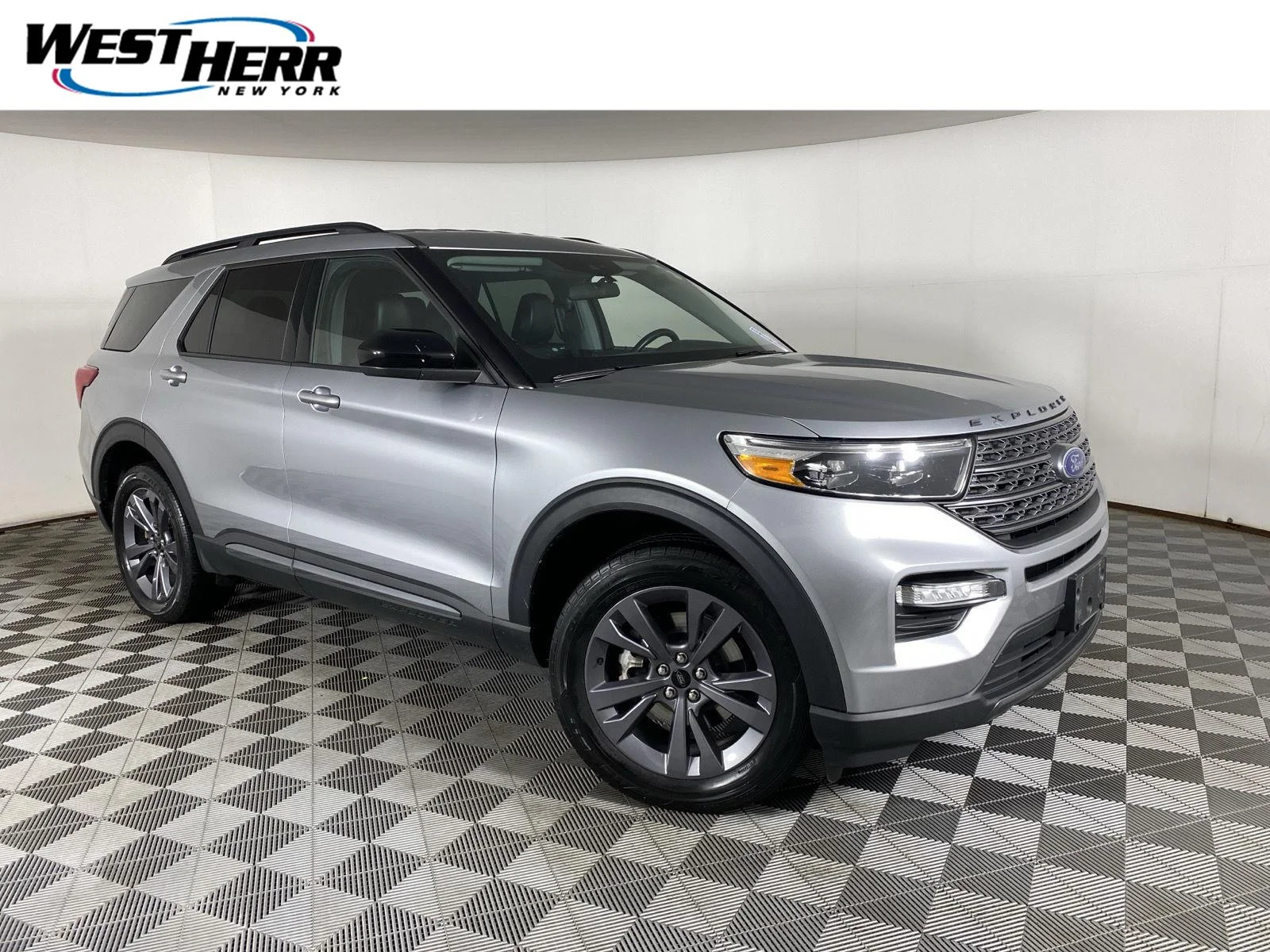 Used 2023 Iconic Silver Ford XLT image 1