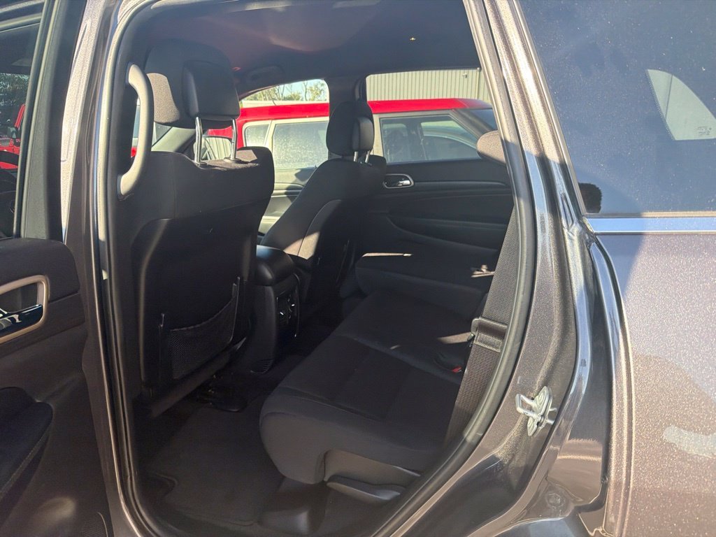 Used 2017 Gray Jeep Laredo image 7