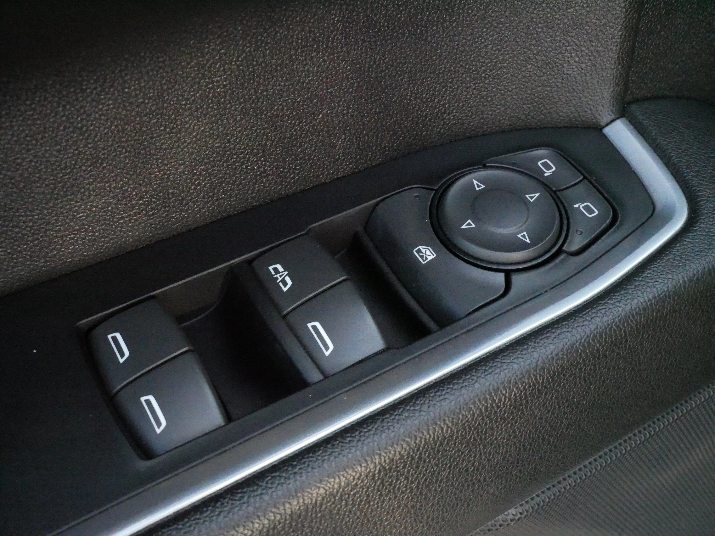 Used 2022 Summit White GMC SLE image 16