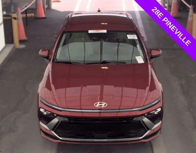 Used 2025 Red Hyundai SEL image 1