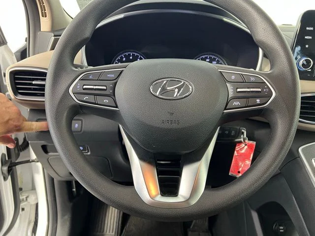 Used 2023 White Hyundai SE image 18