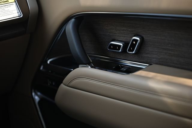 New 2026 Fuji White Land Rover SE 7 Seats image 41