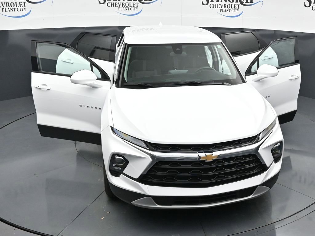 Used 2025 Summit White Chevrolet 2LT image 34